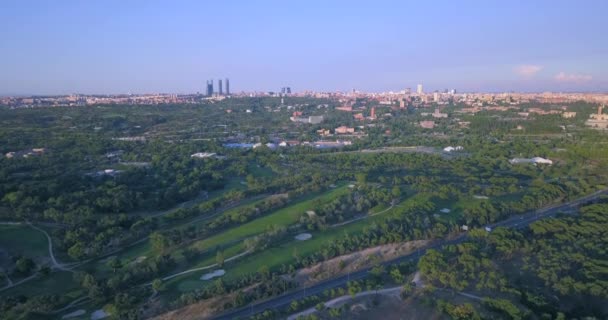 Madrid Espanha Drone Disparado Campo Golfe Club Campo Cuatro Torres — Vídeo de Stock