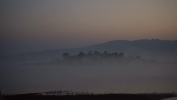ロナバラのキャンプ美しい夕日日の出ポフナ湖キャンプ移動雲霧霧 — ストック動画