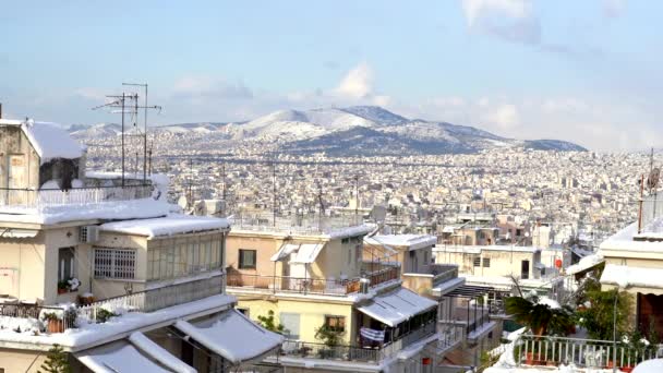 Pikilo Mountain Vista Coberta Neve Atenas Edifícios Baixa Paisagem Urbana — Vídeo de Stock