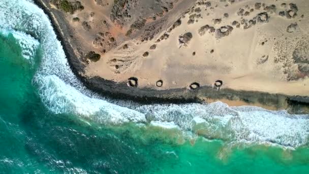 カナリア諸島フエルテベントゥラ島の海岸線の空中ビュー — ストック動画