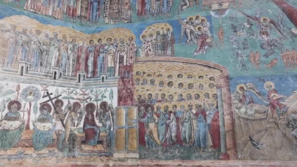 Mittelalterliches Kloster Voronet Mit Gemälden Den Wänden Woronetz Rumänien Schwenkschuss — Stockvideo