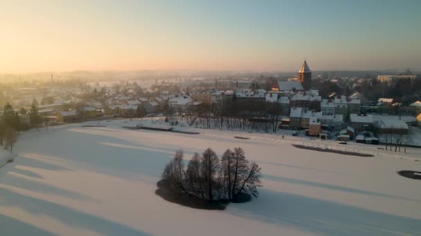 Atemberaubender Sonnenaufgang Über Der Verschneiten Landschaft Gorowo Ilaweckie Nordpolen Mit — Stockvideo