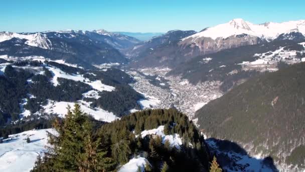 Dron Stoupající Nad Hory Alpách Během Slunečného Dne — Stock video