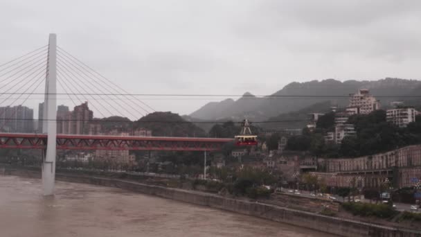 Tracking Shot Cable Car Flying Yangtze River — Stock Video