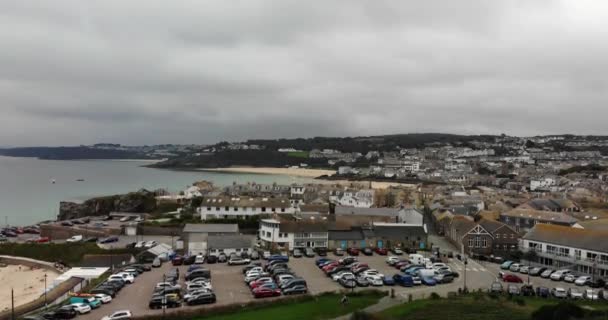 Flygfoto Stigande Skott Ives Cornwall Tittar Över Staden Mot Carbis — Stockvideo