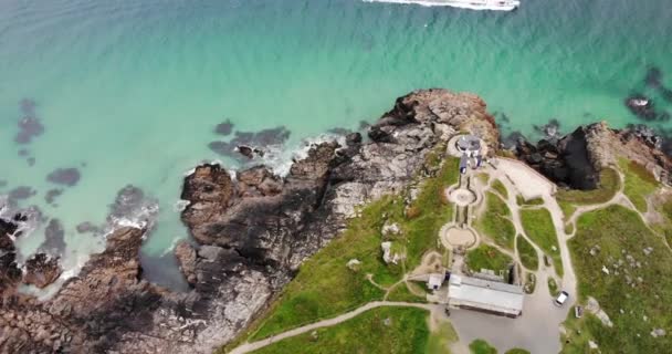 Luchtfoto Boven Schot Van Turquoise Wateren Kopland Rotsen Bij Ives — Stockvideo