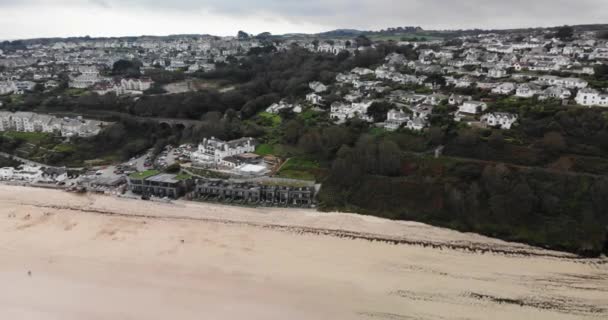 Aerial Backwards Shot Carbis Bay Town Beach Cornwall England — Stock Video