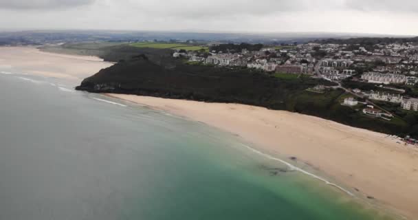 Flygfoto Vänster Bild Carbis Bay Och Gwithian Beach Cornwall England — Stockvideo