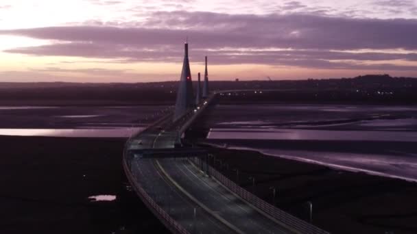 Mersey Gateway Iluminado Puente Peaje Que Cruza Vista Aérea Durante — Vídeos de Stock