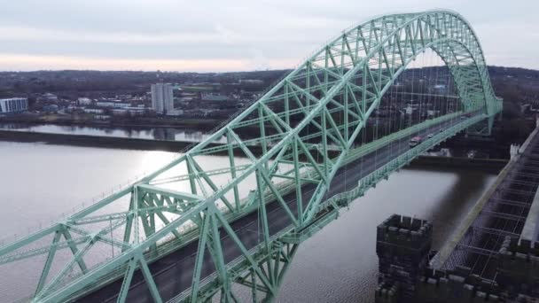 Zilveren Jubileum Door Boogbrug Tol Kruising Luchtfoto Rivier Mersey Waterkant — Stockvideo