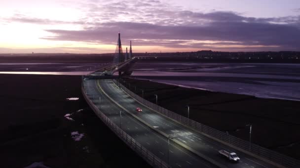 Mersey Gateway Oświetlony Most Opłat Przekraczających Widok Lotu Ptaka Podczas — Wideo stockowe