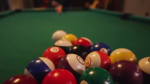 Retirer Comme Homme Brise Pour Mouvement Ouverture Dans Billard — Video