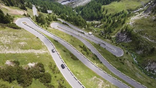 Aerial Top Drone Vista Estrada Stelvio Mountain Pass Itália Carros — Vídeo de Stock