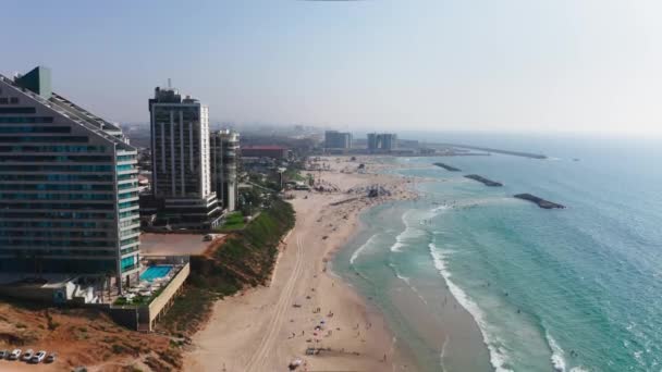 Hotel Vidro Alto Com Bela Piscina Azul Com Vista Para — Vídeo de Stock