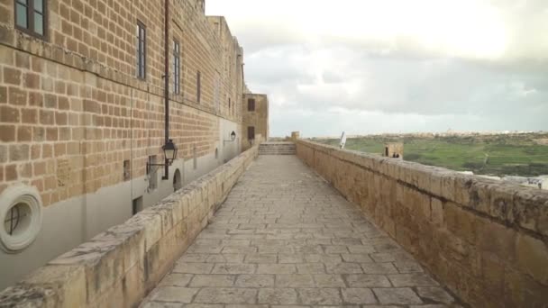 Lange Stenen Pad Cittadella Fort Defensieve Muur Heldere Dag Met — Stockvideo