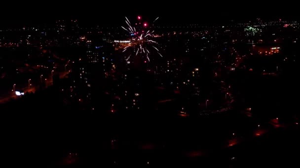 Belos Fogos Artifício Uma Cidade Urbana Festival Anos Novos — Vídeo de Stock