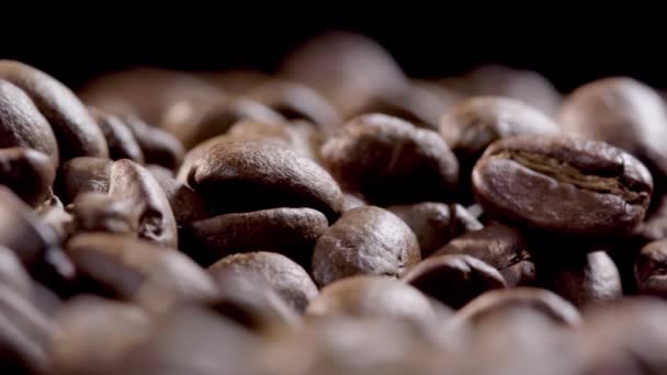 Trackering Macro Closeup Rostade Kaffebönor — Stockvideo