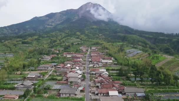 Rustige Stabelan Dorp Vulkaanhelling Van Berg Merapi Indoneisa Vanuit Lucht — Stockvideo