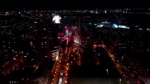 Fogos Artifício Celebrando Novo Ano Meio Uma Grande Cidade — Vídeo de Stock