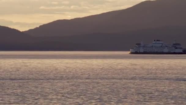 Boat Traveling Coast Washington Usa Wide Shot — Stock Video