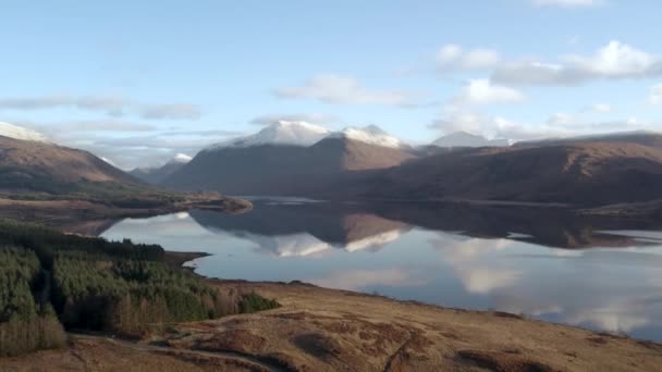 Hoge Luchtfoto Van Drone Die Achteruitrijden Een Episch Uitzicht Glen — Stockvideo