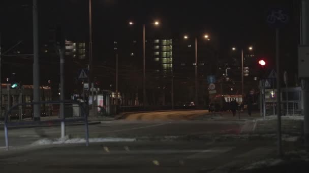 Nachttijd Een Drukke Kruising Een Stadsavond Donkere Nacht Met Nachtlampjes — Stockvideo