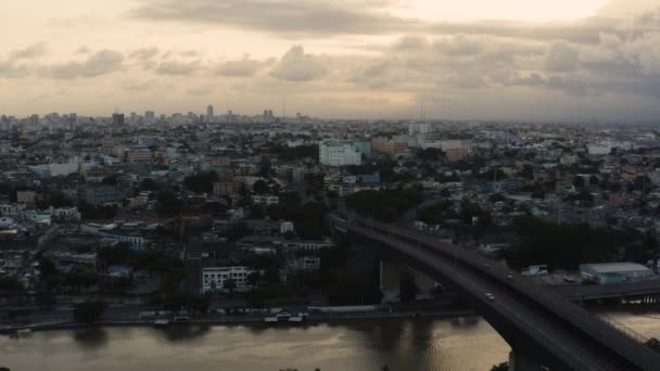 Aerial Ponte Entardecer Santo Domingo República Dominicana Tiro Largo Para — Vídeo de Stock