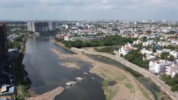Luftaufnahme Von Chennai Indien Cooum Ist Ein Verschmutzter Fluss Der — Stockvideo