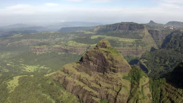 Idyllisch Uitzicht Bergen Tamhini Ghat Maharashtra India Luchtfoto Drone — Stockvideo