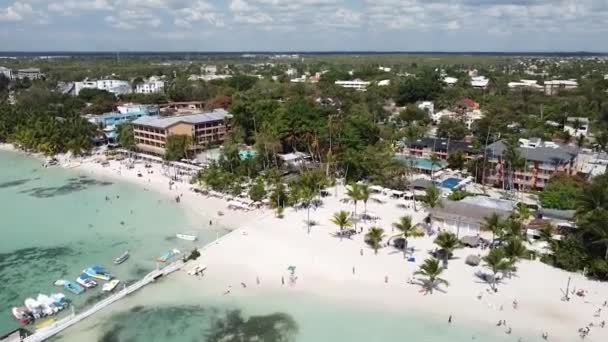 Drone Shot Nadert Prachtige Tropische Strand Van Boca Chica Dominicaanse — Stockvideo