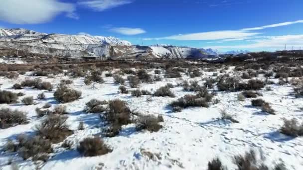 Bela Vista Aérea Montanhas Nevadas Arbustos Bluffdale Utah Para Frente — Vídeo de Stock