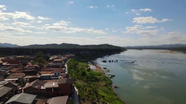 Stijgende Luchtbeelden Van Chiang Khan Walking Street Onthullen Ook Mekong — Stockvideo