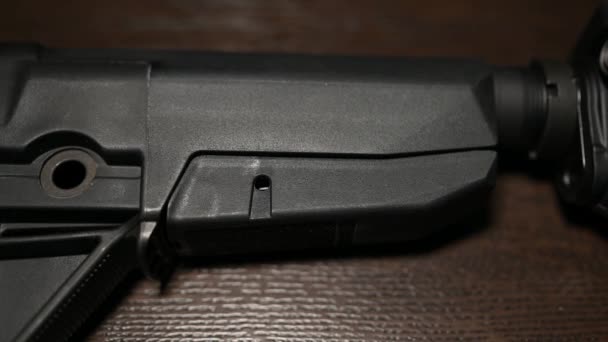 Ar15 돌격소총 재고에서 슬라이드 슬라이드 방아쇠 — 비디오