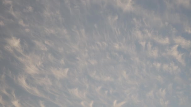 Gün Batımında Yayılan Turuncu Bulutlar — Stok video