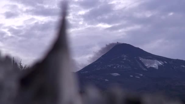 Villarrica Volcano Releasing Ashes Pucon Chile April 2015 — Stock Video