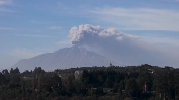 Volcán Calbuco Liberando Cenizas Tras Erupción Ensenada Puerto Montt Chile — Vídeos de Stock