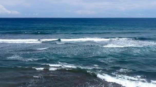 Hint Okyanusu Dalgaları Sahile Doğru Geri Gidiyor — Stok video