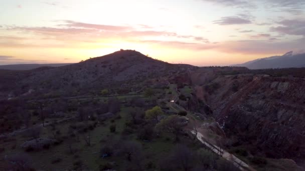 Brede Luchtfoto Van Een Kroatisch Landschap Bij Een Prachtige Zonsondergang — Stockvideo