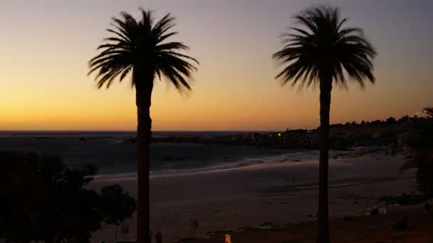 南アフリカ共和国キャンプベイで1日から夜への日没のビーチタイムラプス — ストック動画