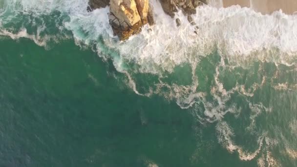 波がビーチに墜落 Cabo Mexico — ストック動画
