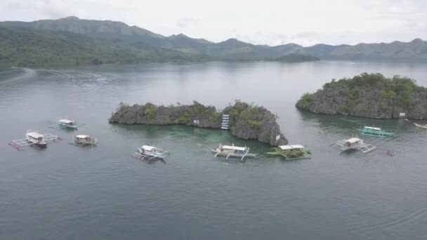 Barcos Isla Rocosa Palawan Aerial — Vídeos de Stock