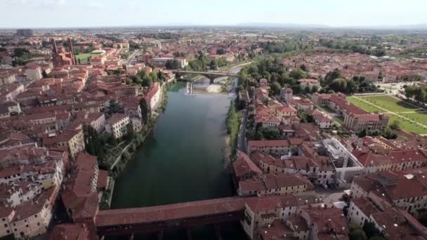 Vista Aérea Bassano Del Grappa Com Ponte Vecchio — Vídeo de Stock