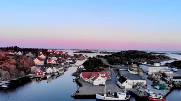 Flyger Över Skibbusundet Vatten Kristiansand Norge Solnedgången — Stockvideo