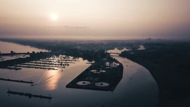 Sonnenaufgang Eriesee Als Fischer Frühen Morgen Den Yachthafen Verlassen — Stockvideo