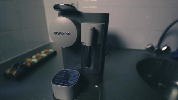 Fazendo Café Cappuccino Nespresso Máquina Câmera Lenta — Vídeo de Stock