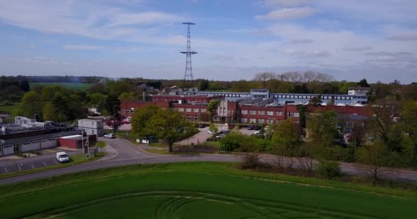 イギリスの田舎にある工場の空中 ドローン — ストック動画