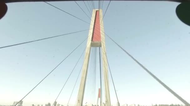 Tren Que Pasa Por Puente Colgante — Vídeo de stock