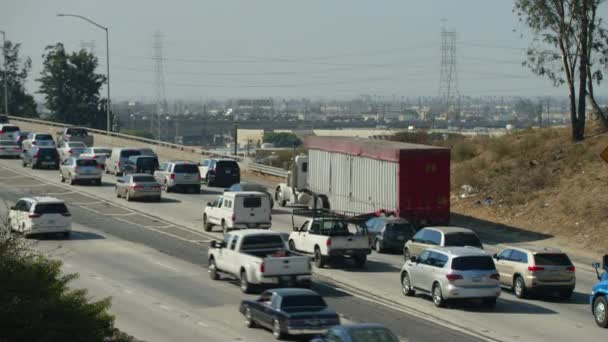 Los Angeles Van Het Verplaatsen Van Verkeer Met Auto Vrachtwagens — Stockvideo