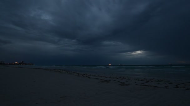 Sunrise Time Lapse Miami Strand Een Bewolkte Ochtend Florida Verenigde — Stockvideo