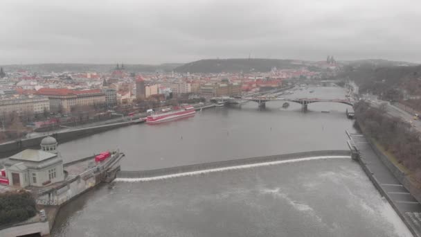 Prag Dışındaki Kasvetli Insansız Hava Aracı Görüntüleri — Stok video